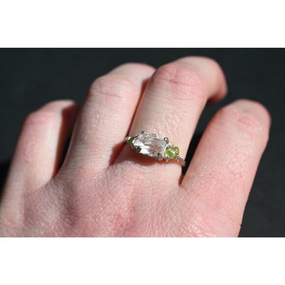 Peridot Ring, unique raw stone ring, natural gemstone ring, anniversary ring - Picture 3 of 8